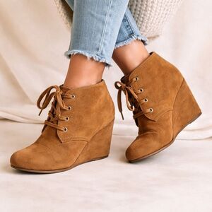 DV8 Dolce Vita Suede Wedge Booties Tan Lace Up Size 10 Boho